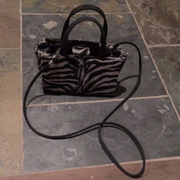 Esprit Zebra Purse with detachable shoulder strap - Picture 11 of 12